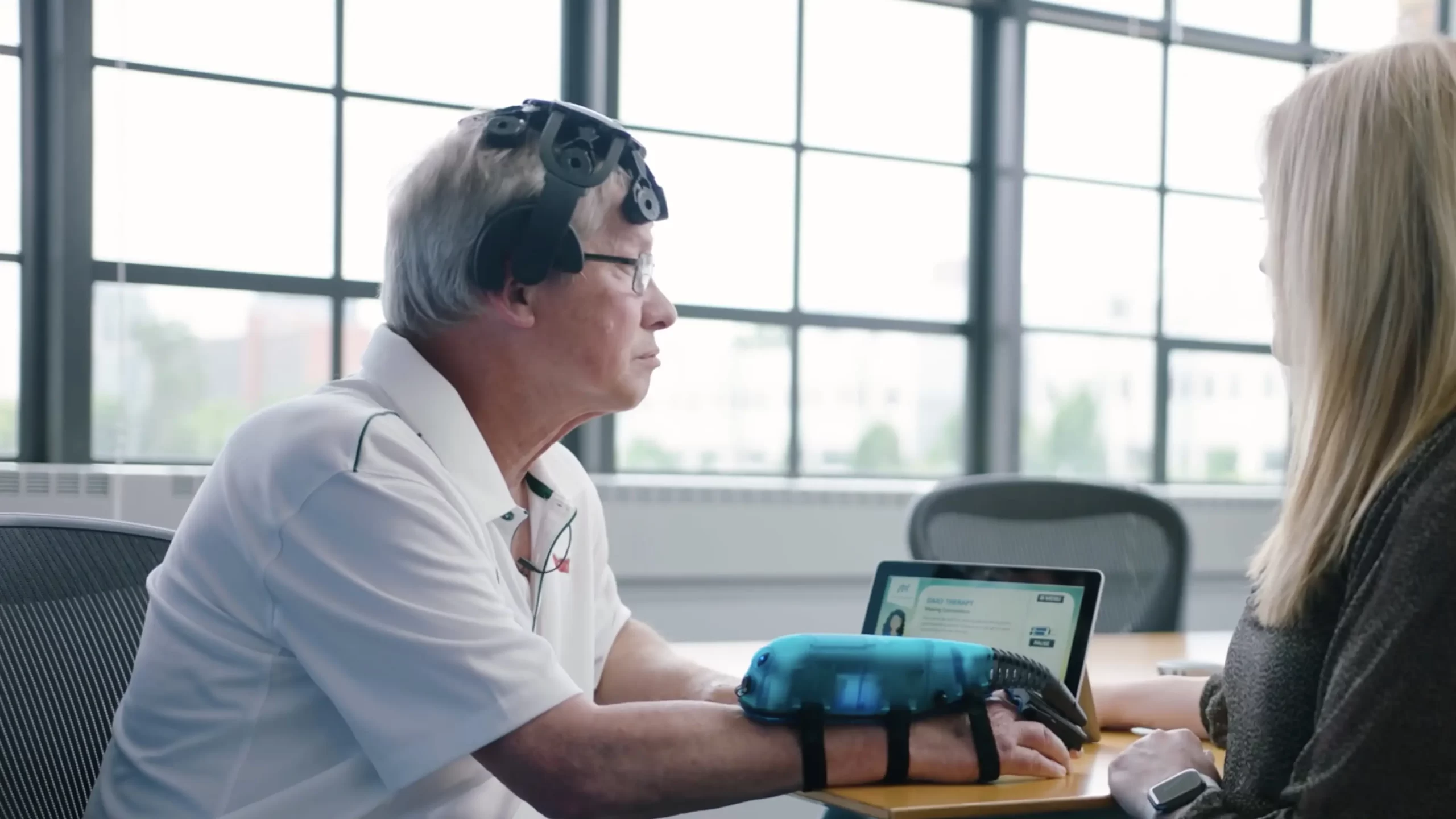 Patient Outcomes Patient Outcomes - man using Ipsihand at a desk